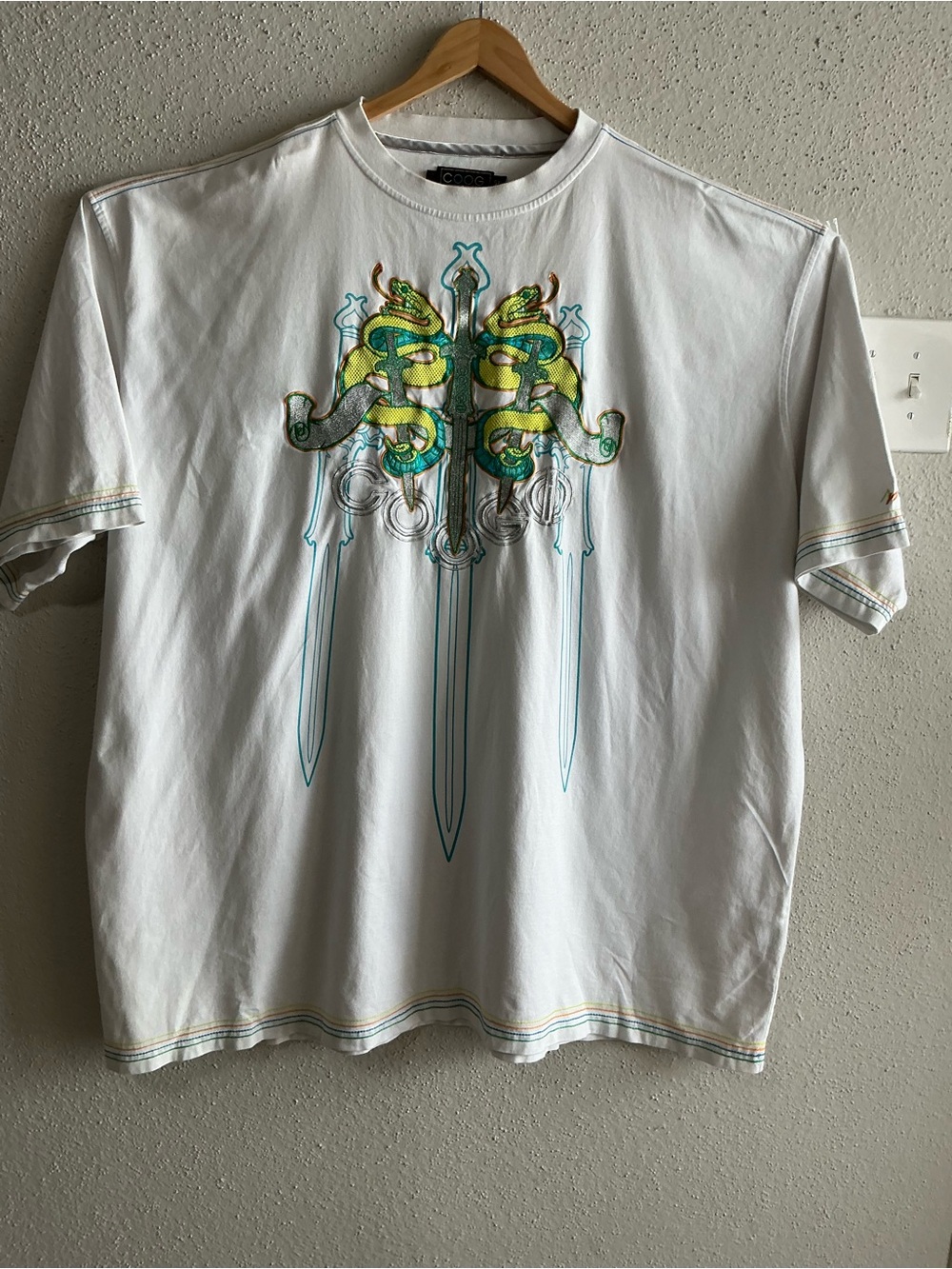 VTG COOGI Men’s 5XL White Embroidered Snake Sword Graphic T-Shirt Y2K Streetwear
